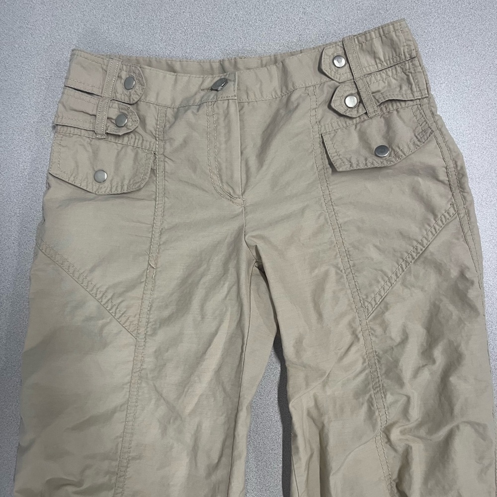 Khaki cargo pants with a baggy/bootcut
fit